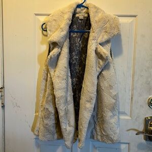 AU LIEU Size L Cream Faux Fur Vest